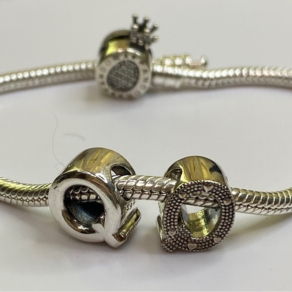 Sterling Silver Letter Q Charm - Picture 1 of 10